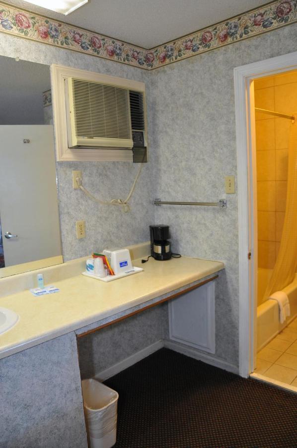 Merrimac Inn & Suites Вильямсбург Экстерьер фото