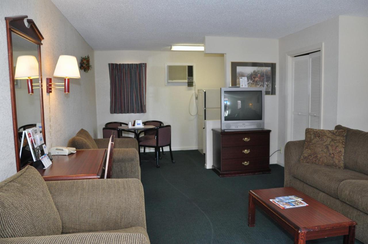 Merrimac Inn & Suites Вильямсбург Экстерьер фото
