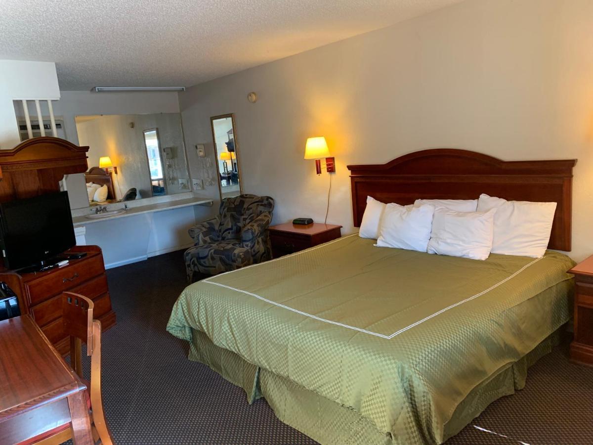 Merrimac Inn & Suites Вильямсбург Экстерьер фото